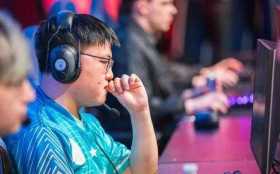 得票4亿8千万的Uzi没成年度人物，电竞圈怒了