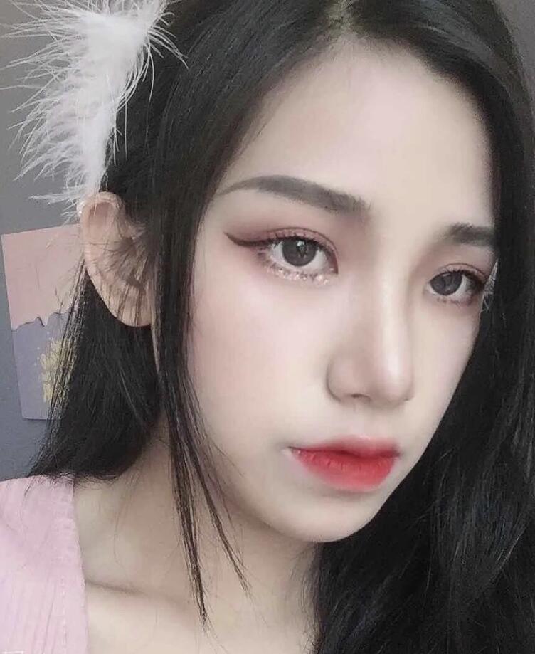 莫辨雌雄的漂亮小哥哥.....一起接龙..