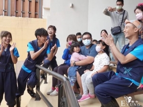 阿翔篮篮变装水母　水族馆工作人员看傻 台词全忘光