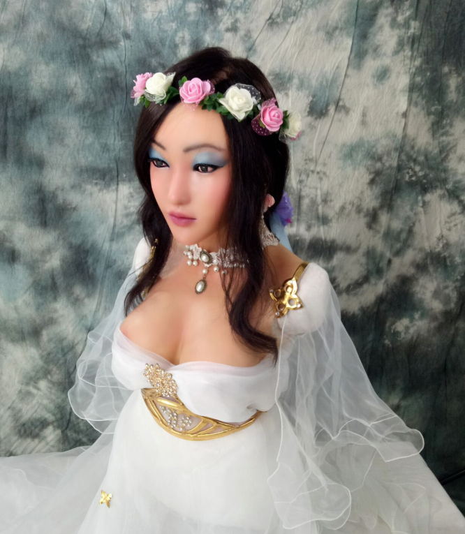 背着老婆穿女装给朋友看...