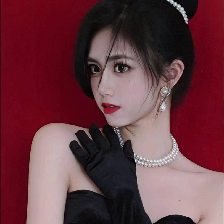 当我戴上我的C杯硅胶胸器时陌生男子的反应