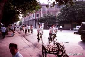 1981年的广州，罕见街拍老照片，这才是老广州记忆中的样子