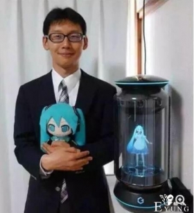 日本网友制作出可以摸的VR女友，怎么感觉好凄惨