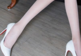 黑丝和白丝哪个更适合jk制服