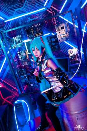 三组漂亮国人妹子COS的虚拟角色“初音未来”！很可爱的作品