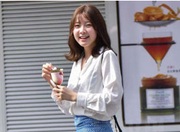 如何看起来更像女生